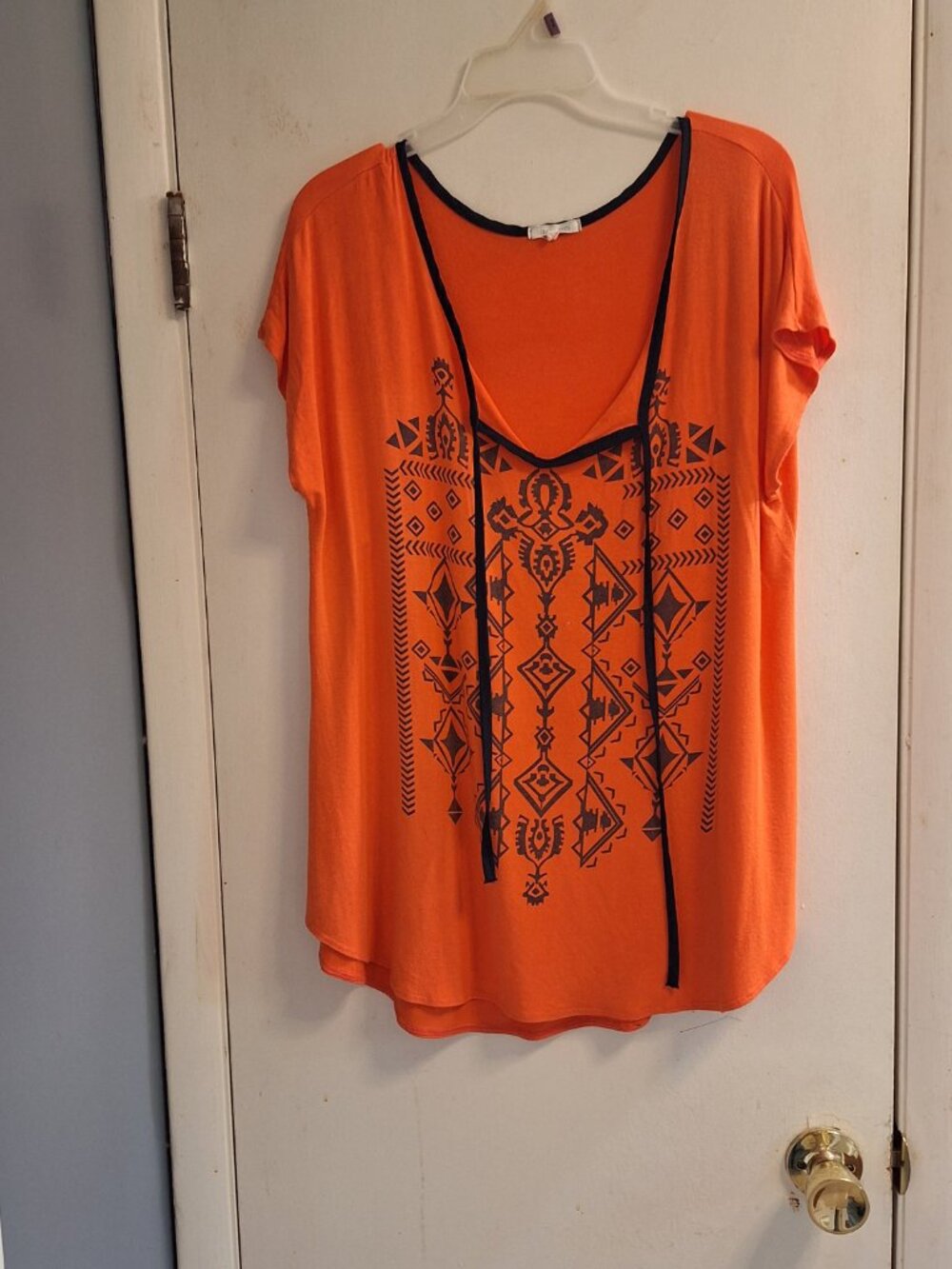 ava james XL shirt